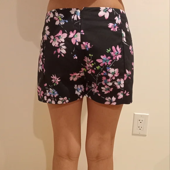 Floral Black Women's Shorts - Picture 5 of 9
